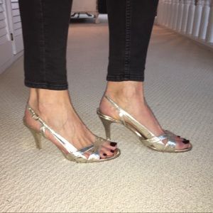 Straps gold leather sandals